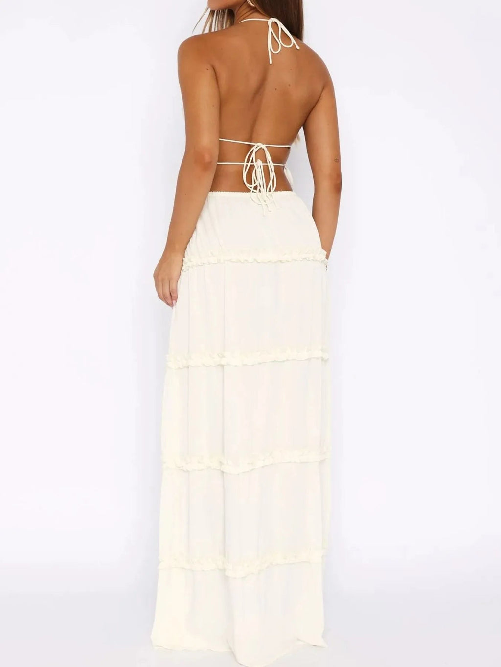 Conjunto de top corto con espalda descubierta y falda larga con cuello halter