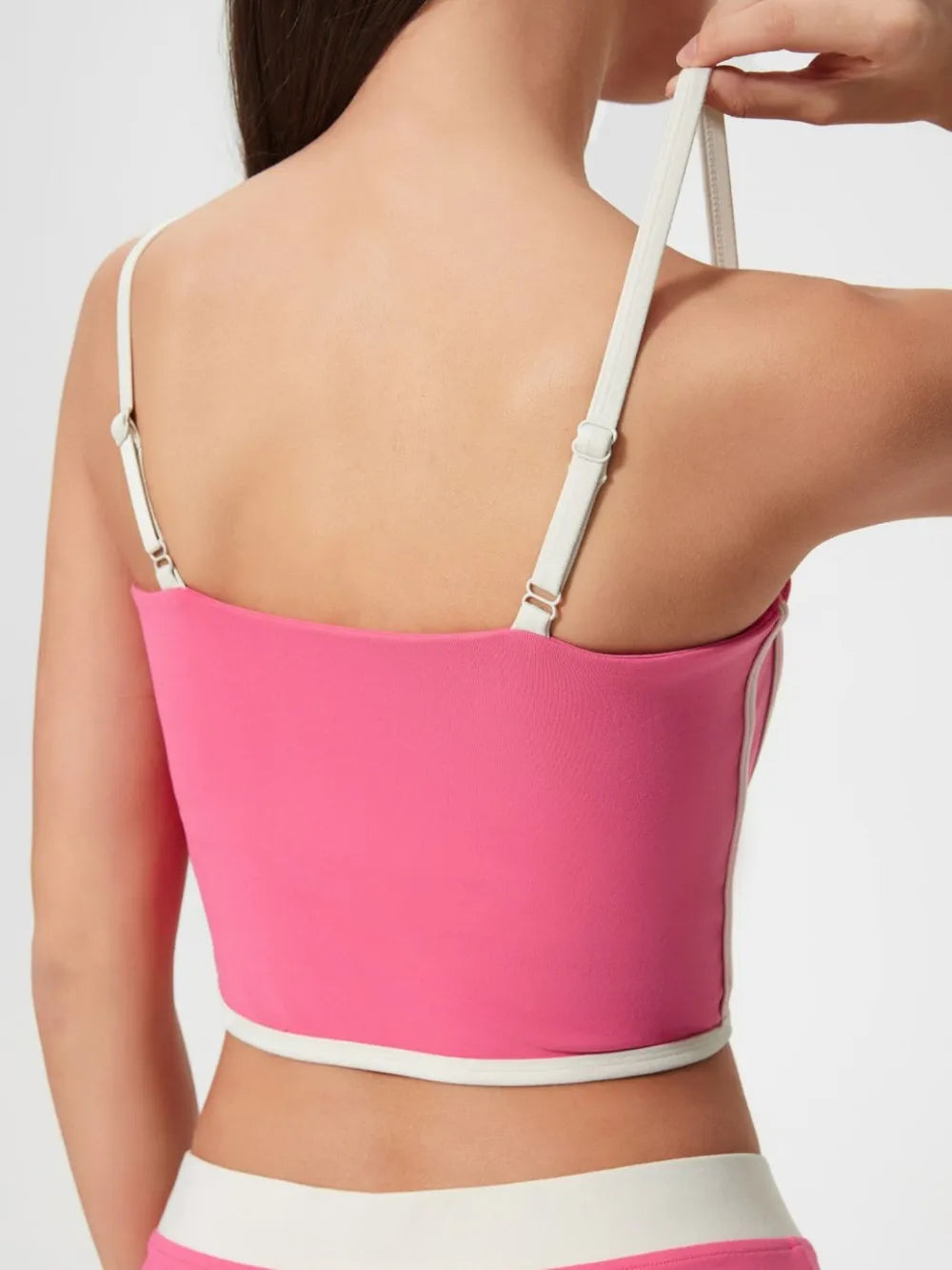 Débardeur de sport à col carré et bordures contrastées avec coussinets de poitrine amovibles