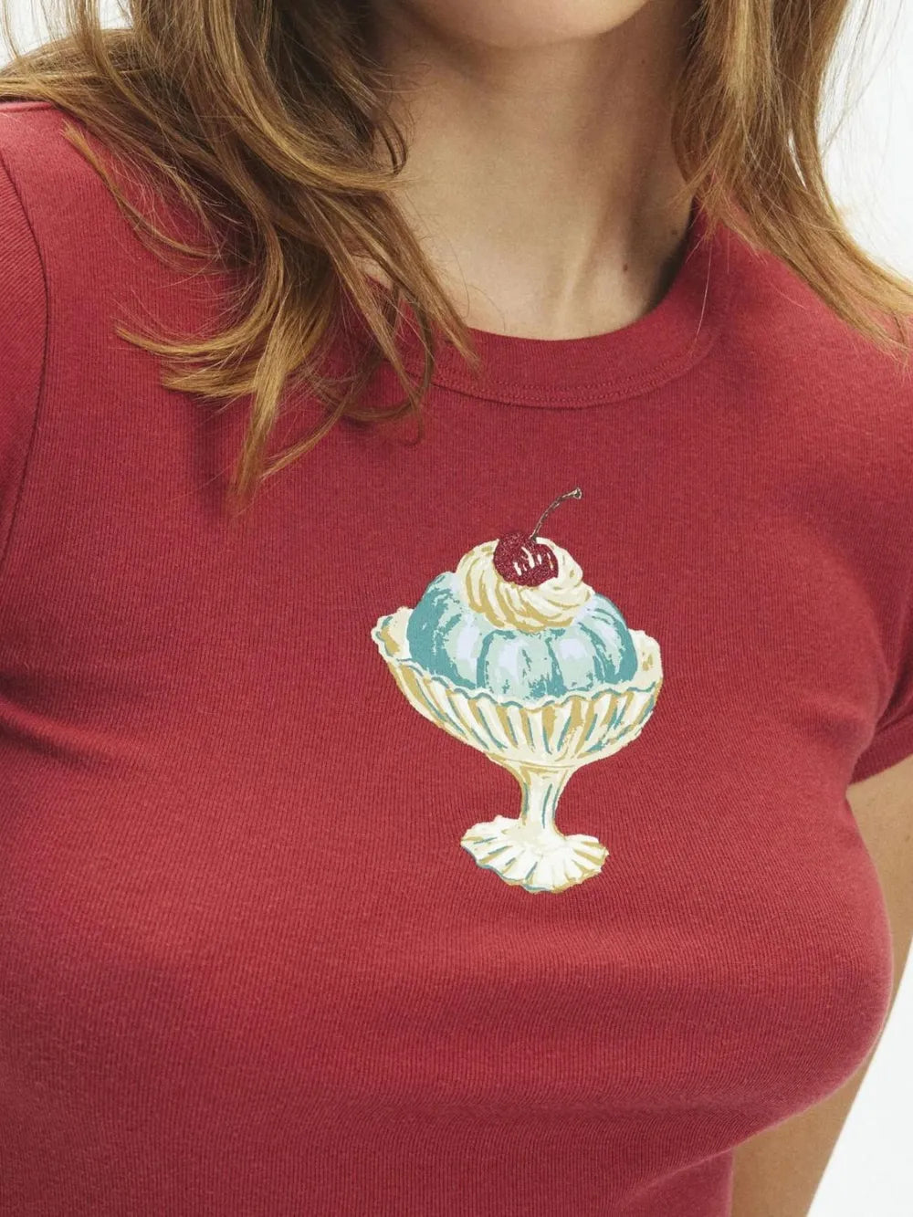 Camiseta gráfica de manga corta con cuello redondo