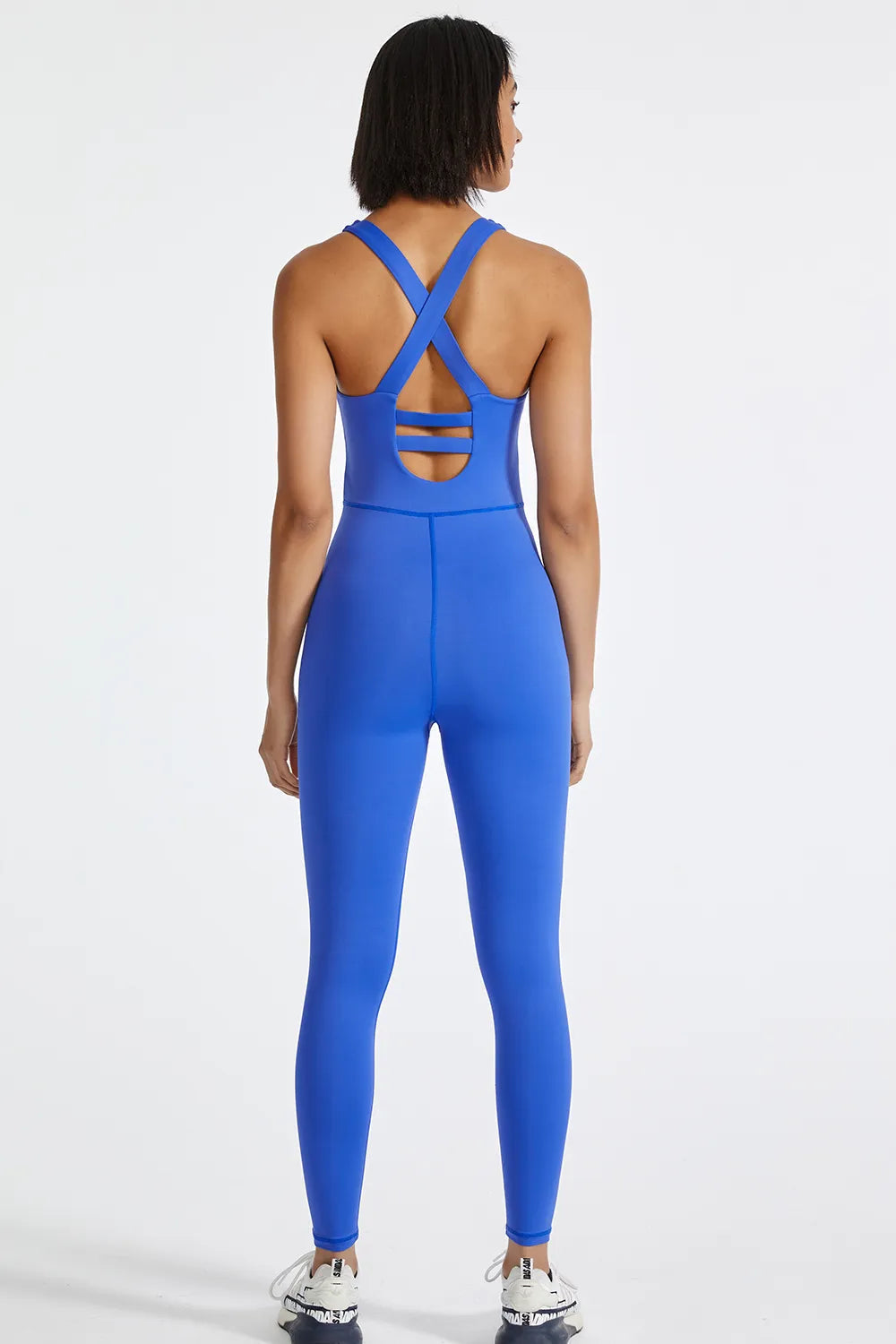 Mono deportivo con tirantes anchos y espalda cruzada