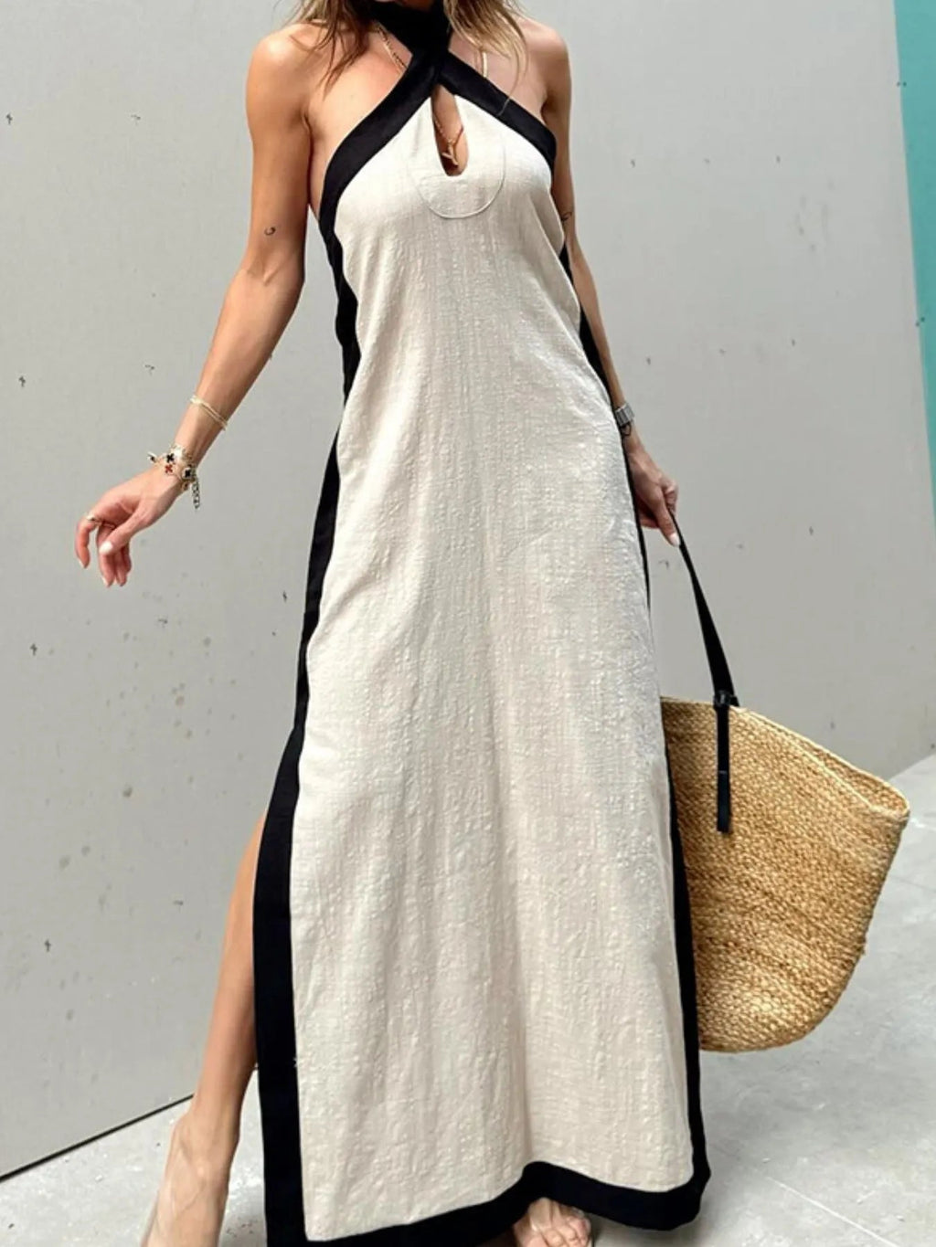 Robe maxi sans manches à col halter contrastée